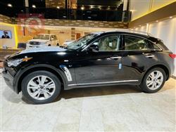 Infiniti Q70